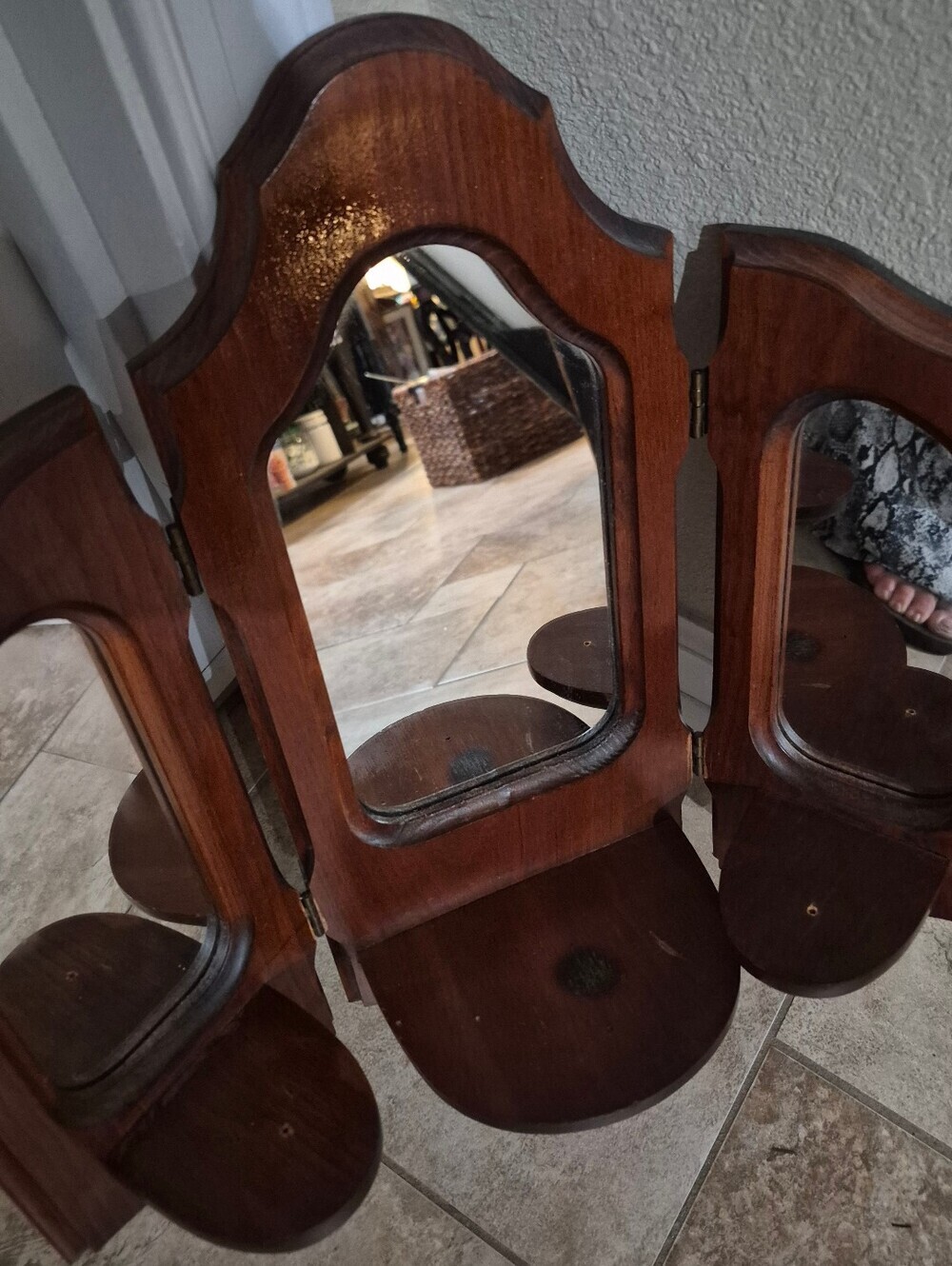 Vintage MCM Tri-fold Wooden Wall Sconce: Mirror & Mini Shelves - Picture 2 of 6